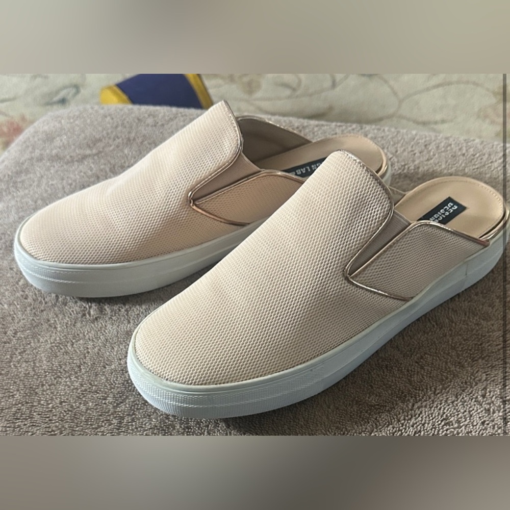 Design Lab Lord & Taylor Cream Slip-On Loafers 10